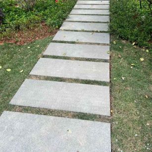 钦州 芝麻黑小区踏步、汀步石铺装效果