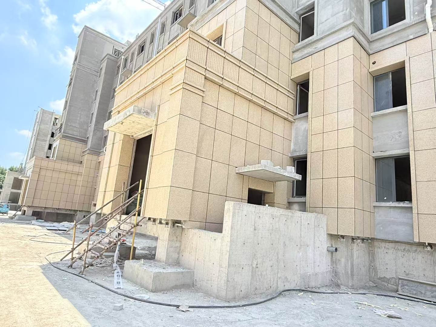 钦州 黄金麻干挂，工地实拍