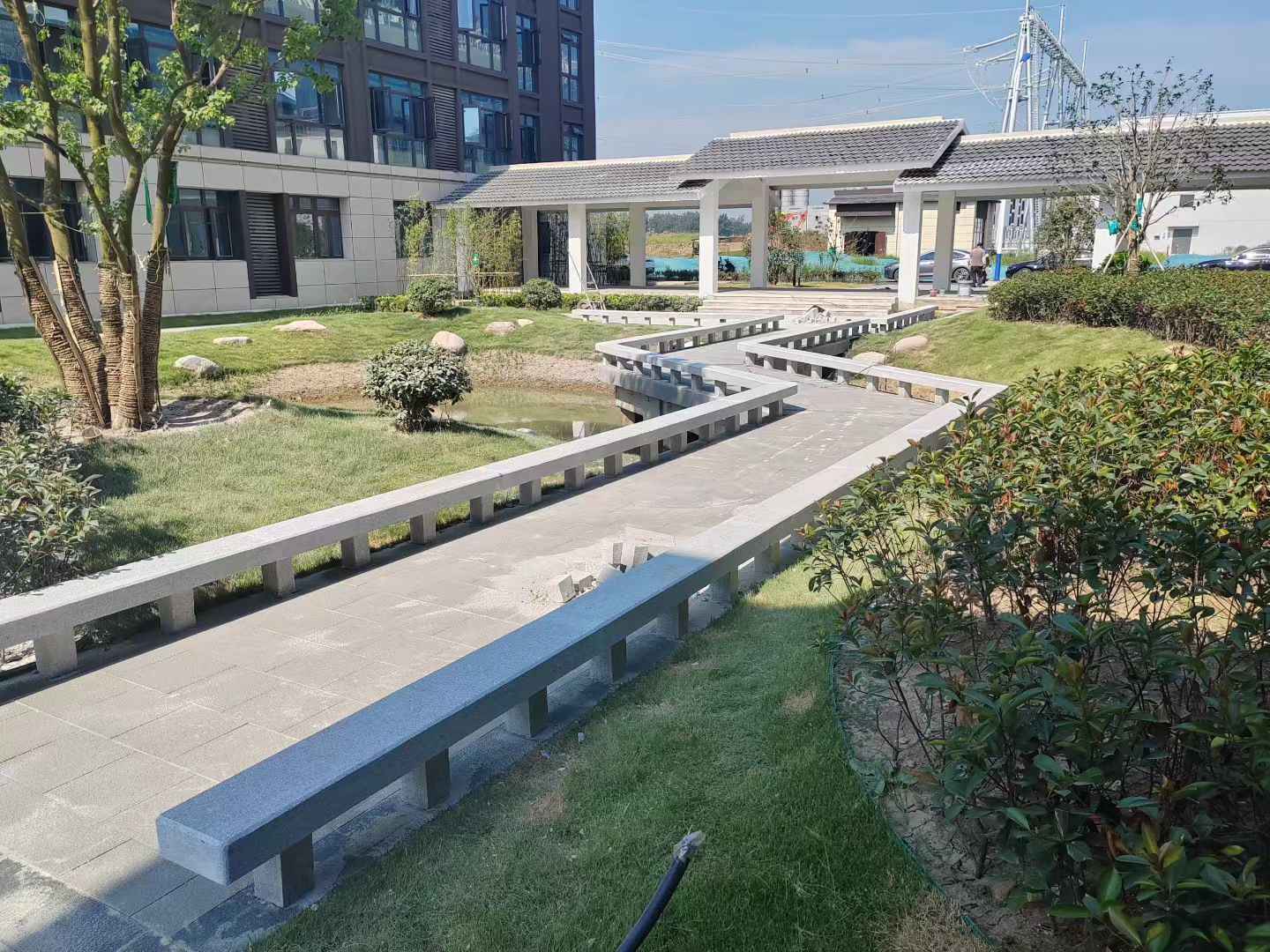 钦州 芝麻灰小区坐凳&栏杆安装效果