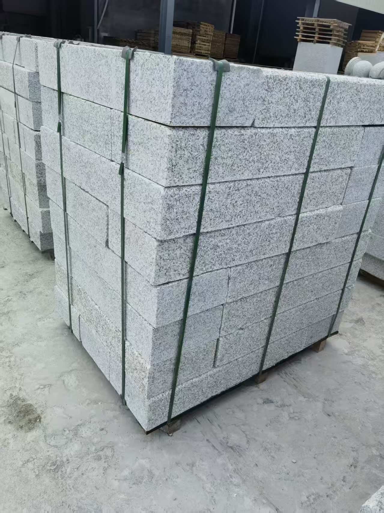 钦州 芙蓉白火烧两面路沿石