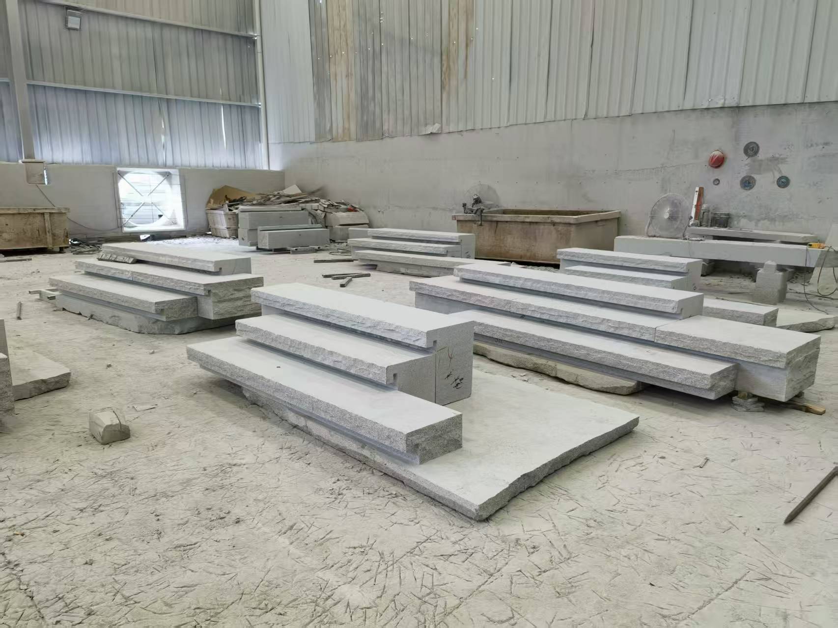 钦州 整石台阶（大面火烧+侧面自然面），出货前厂内拼装