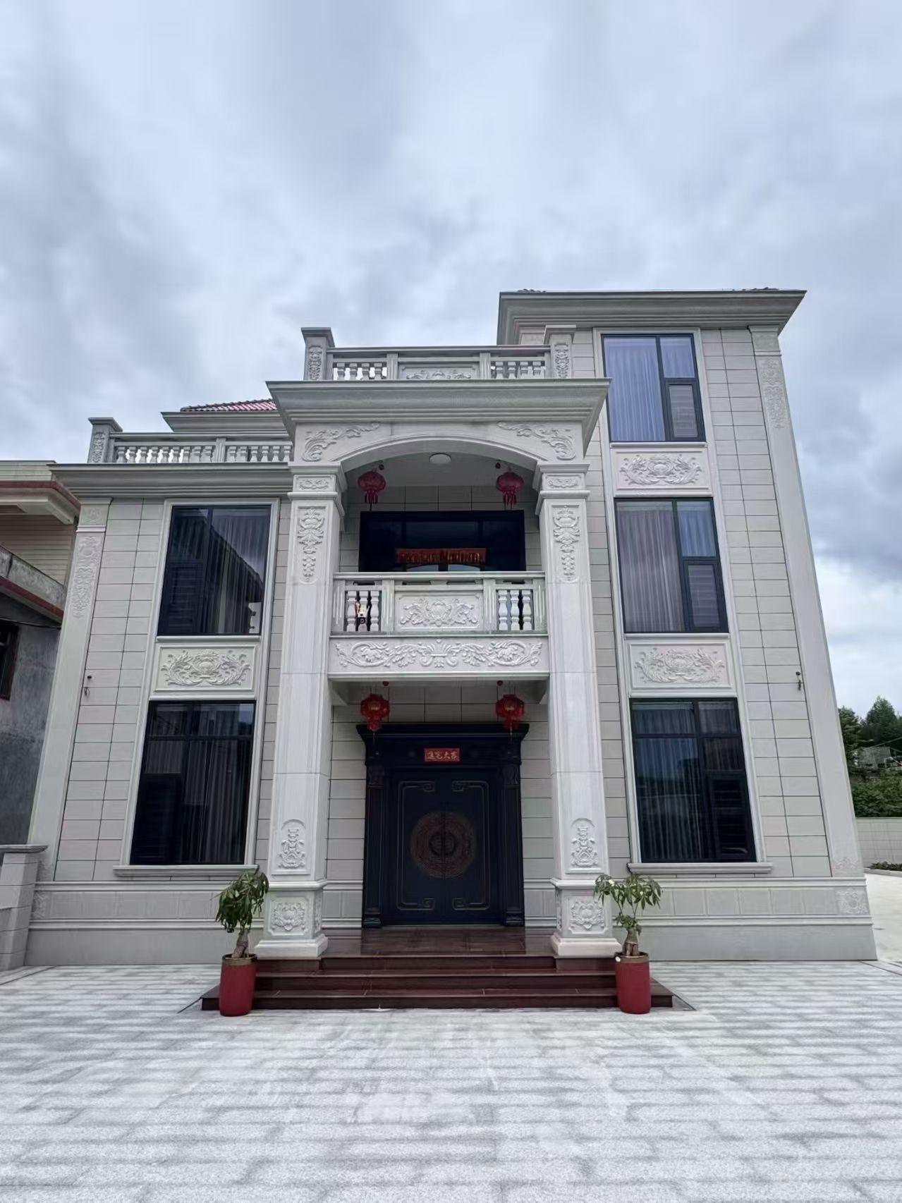 钦州 芝麻白石材别墅干挂案例展示