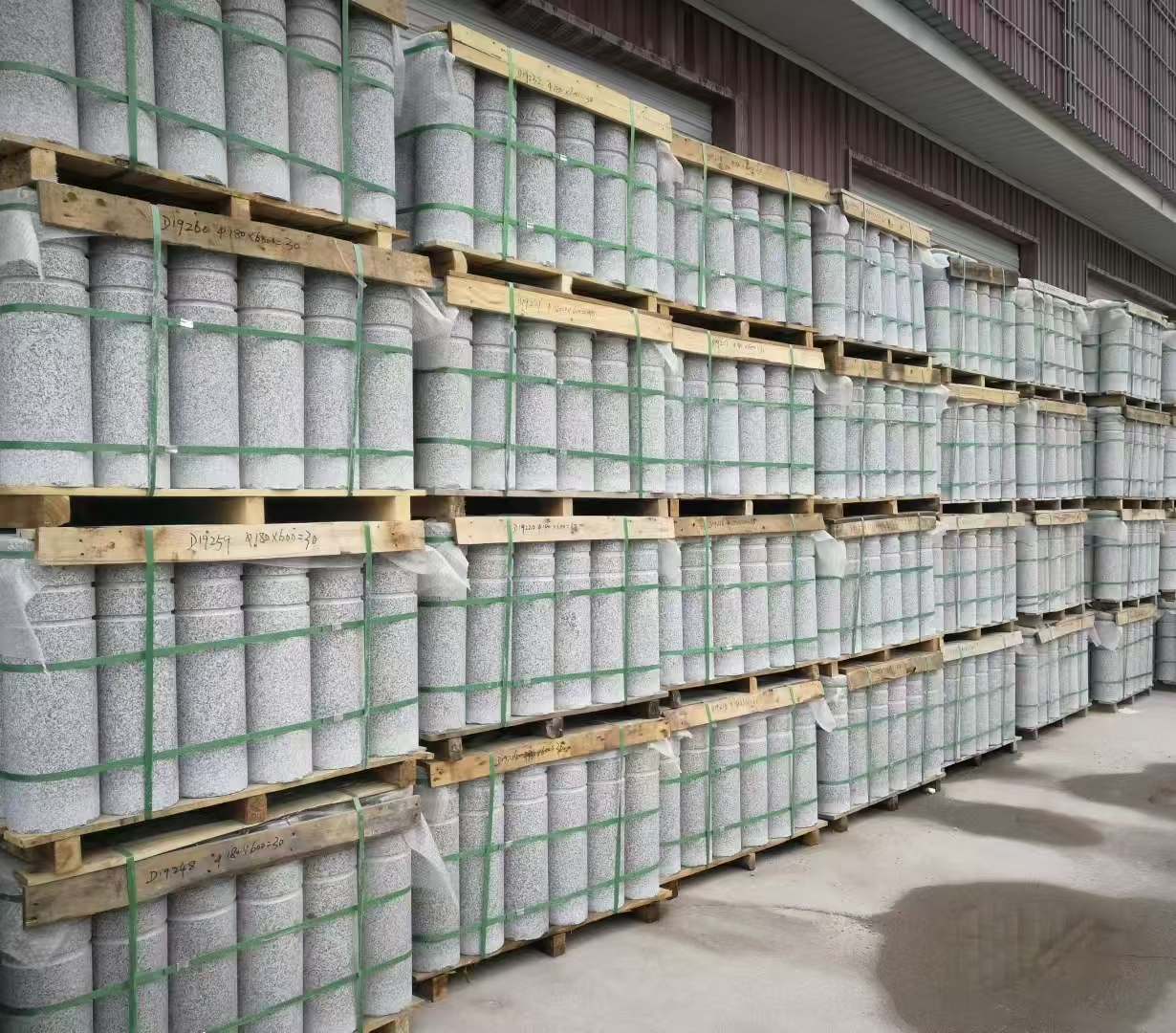 钦州 芝麻白挡车柱、阻车桩、隔离柱