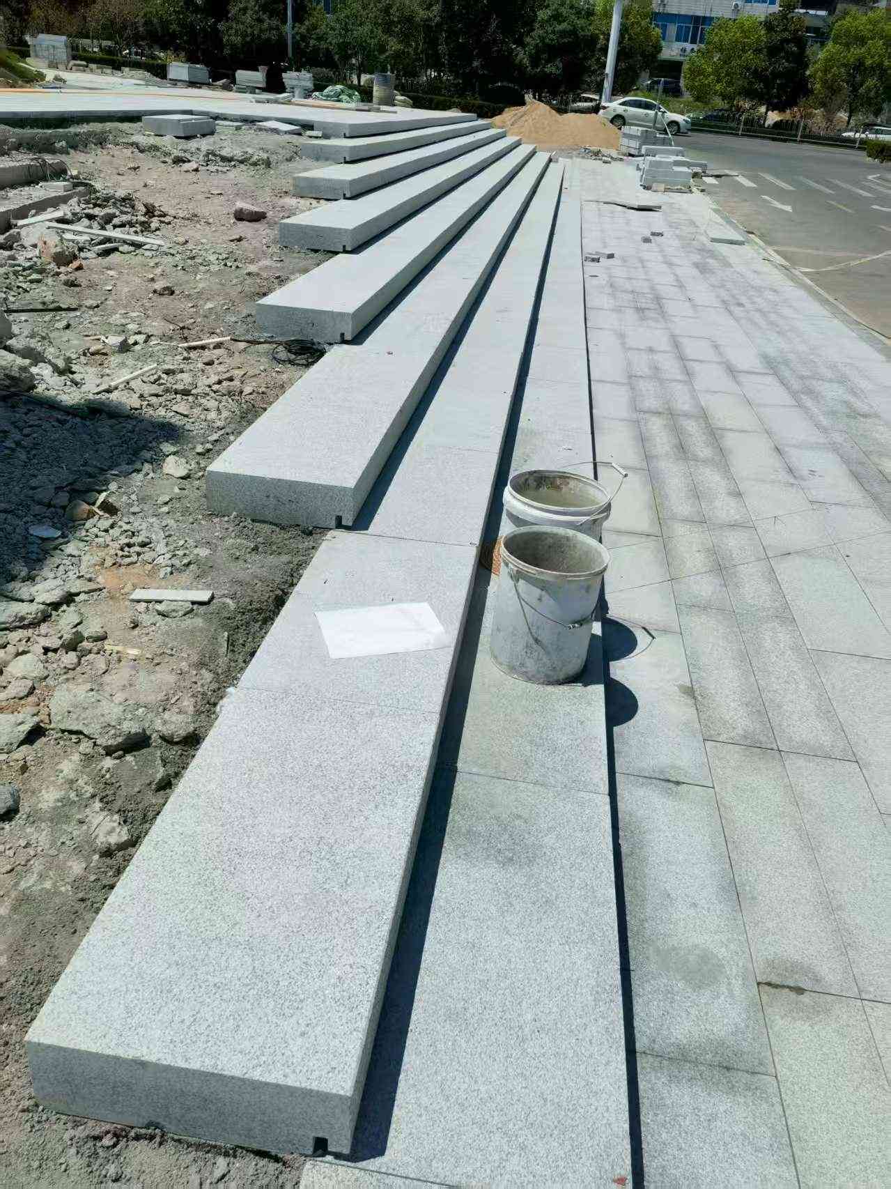 钦州 芝麻白整石台阶，施工现场